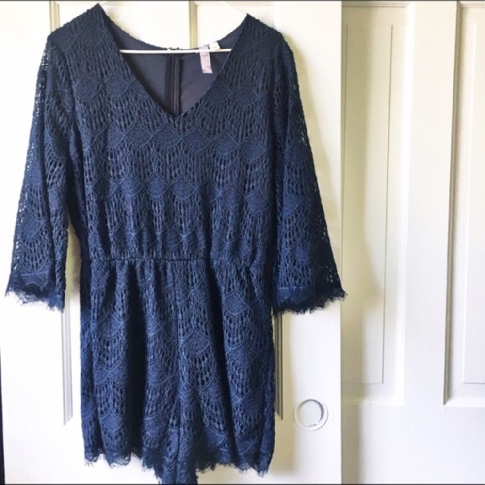 Francesca’s Alya lace romper navy blue bell sleeve